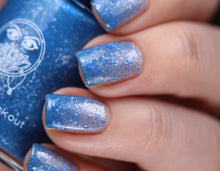 nail polish by crystal knockout, aventurine hit, a dark blue to light blue thermal with matte blue and white glitter